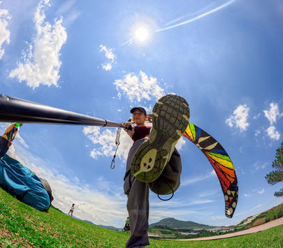 Energetic customer-check-in with Fly Dalat Paragliding