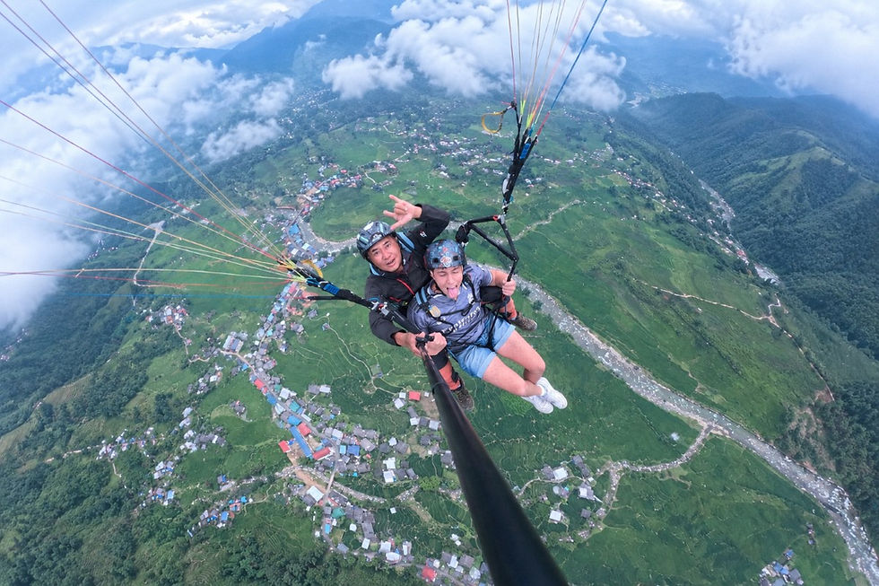 Góc selfie cận cảnh – Bắt trọn biểu cảm phấn khích khi bay dù lượn Sapa
