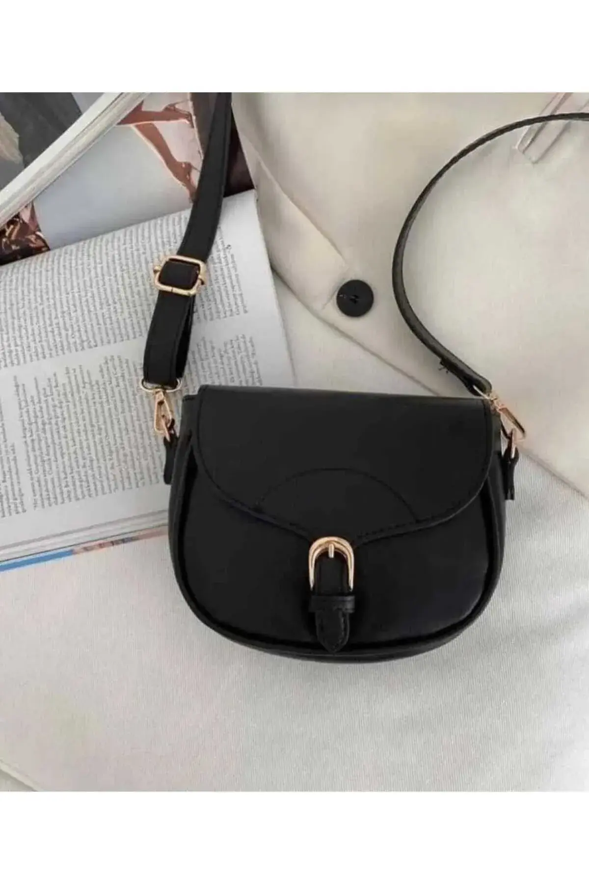 Kadın Küçük Model Kapaklı Çapraz Askılı Çanta Tokalı Ve Kemerli Çanta