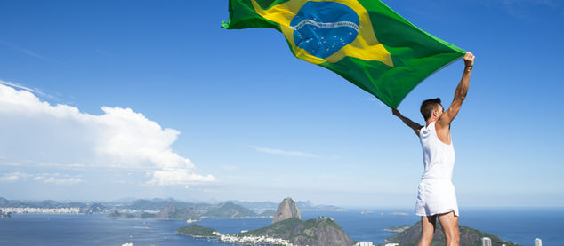 A Bandeira é nossa. O Brasil também. Vamos reagir! 