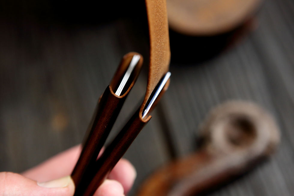 Thumbnail: Dealer Wallet - Stitchless Minimalist Design