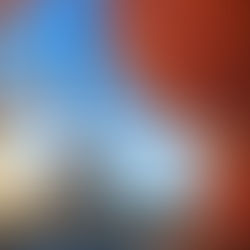 L’automne est à Paris, et la ville se pare de ses plus belles couleurs. Les feuilles des arbres se teintent de nuances dorées, rouges et orangées, créant un spectacle éblouissant dans les parcs et le long des avenues. Les cafés parisiens se remplissent de gens qui savourent des boissons chaudes tout en profitant de l'air frais et vif de la saison. 