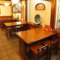 串かつ料理活なんばウォーク店テーブル席