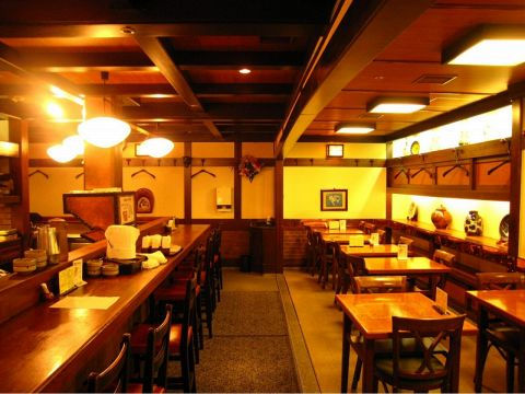 串かつ料理活阪急三番街テーブル席