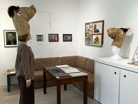 佐々木美術館「午展 うまてん」に作品を出展し、在廊してきました。