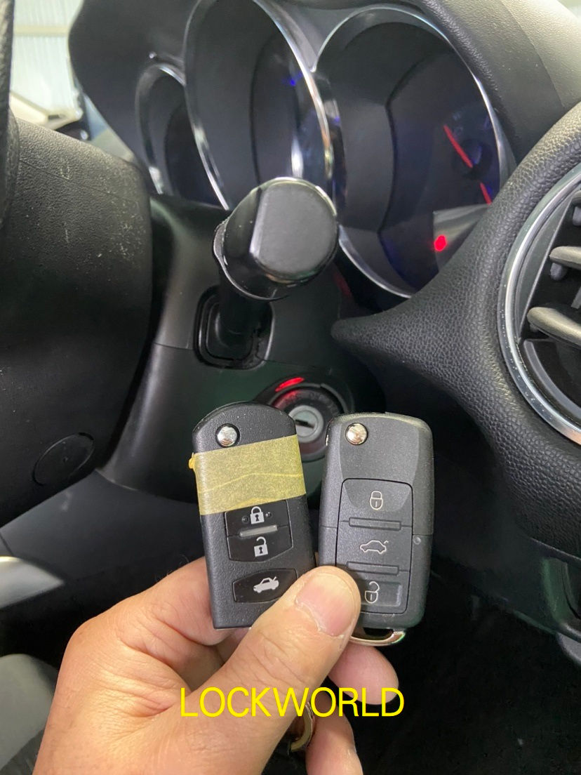 マツダ　RX-8　ジャックナイフ式キーレス作製追加