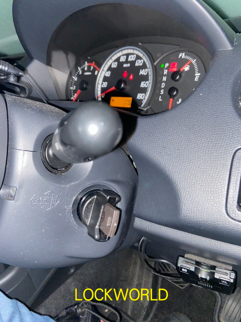 スズキ    スイフト　ツイストノブタイプ紛失キー作製