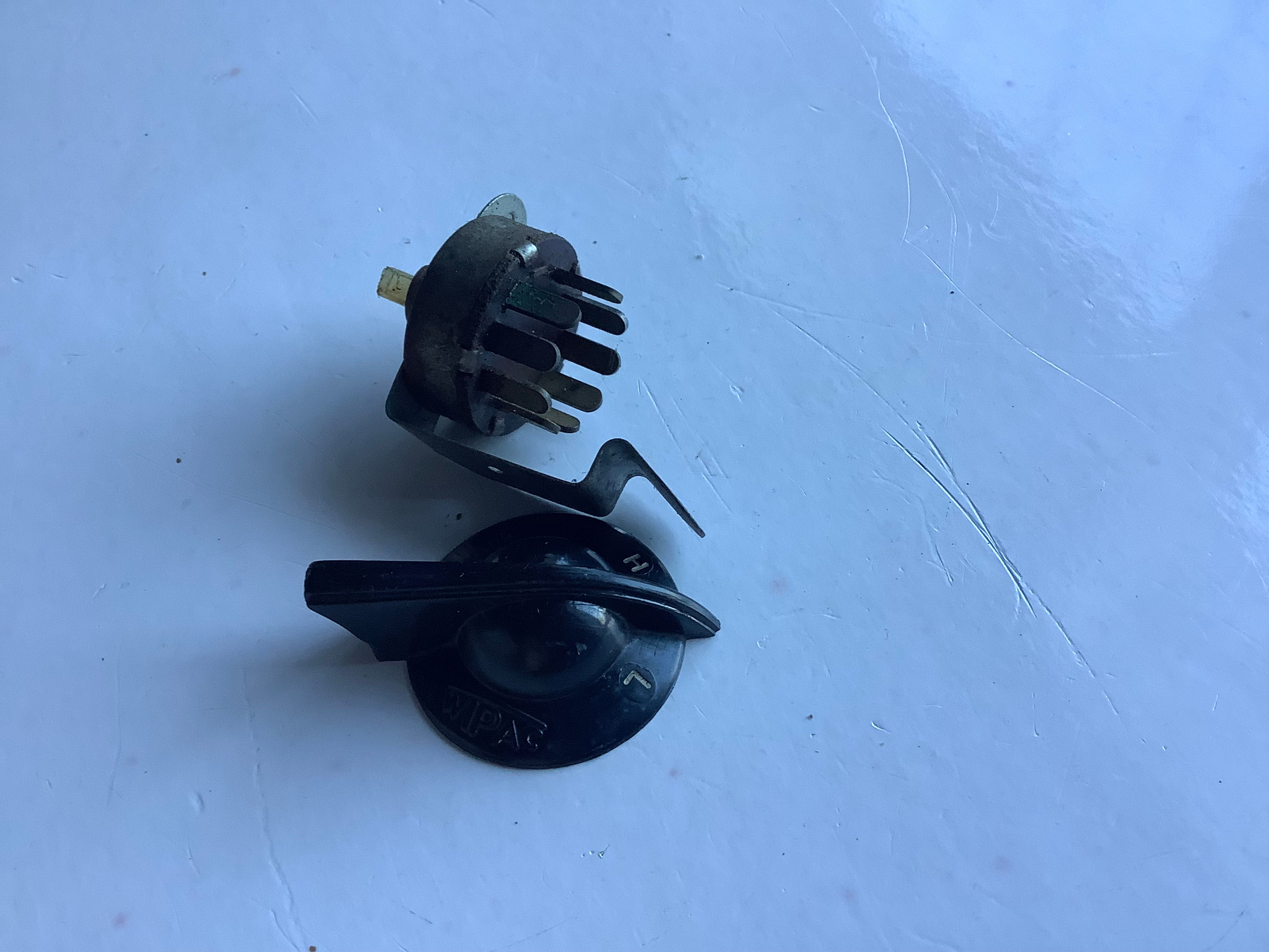 Used 'Genuine Wipac' Bantam Headlight Switch: S0781