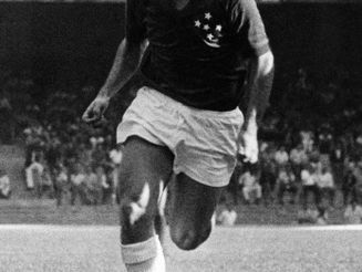 "Por mais que eu reze não tem jeito. Esse Tostão é mesmo infernal" Don Serafim, ex-bispo d