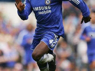 Um escudo no meio de campo