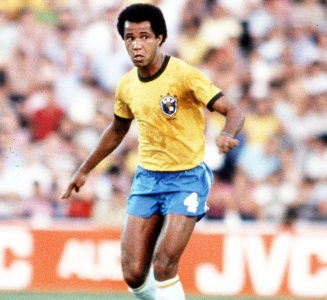 Zagueiro de terno ou zagueiro-zagueiro