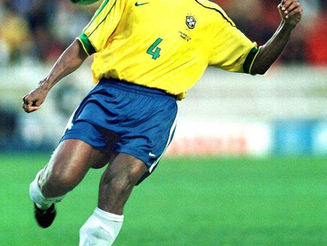 Bola pro mato que o jogo é de campeonato!