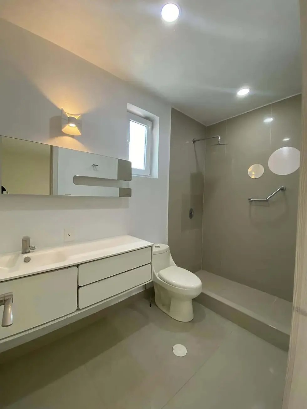 Miniatura: PRECIOSA CASA EN LOMAS DE LINDAVISTA EN VENTA