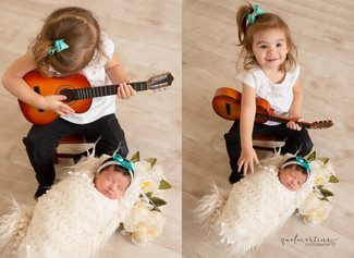 Criança menina e bebê recém nascido, newborn.