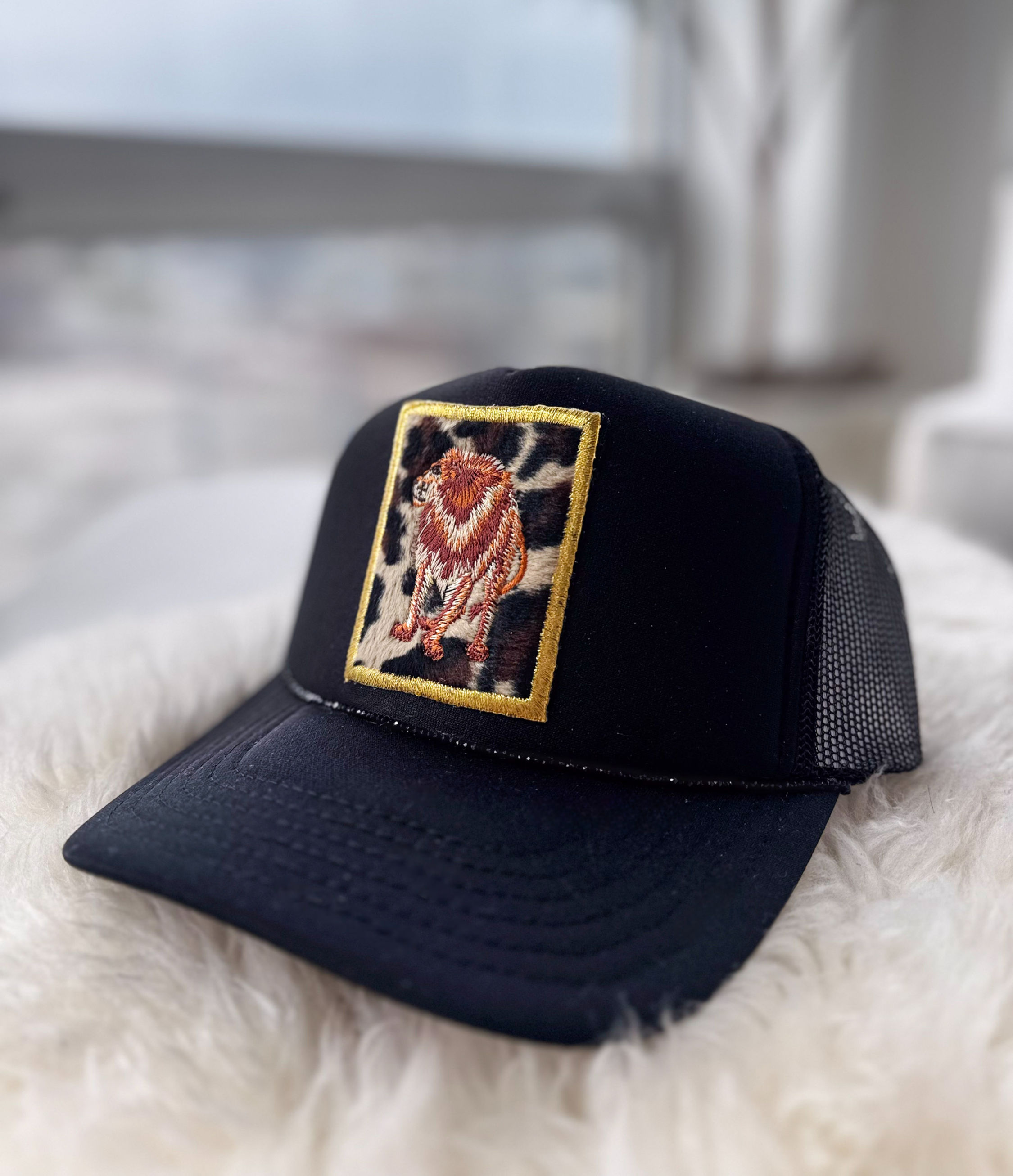 BLACK VINTAGE TRUCKER HAT