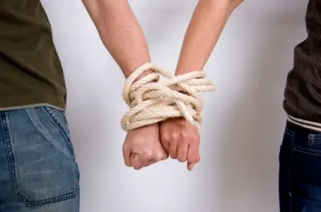 Relaciones tóxicas o vínculos disfuncionales. Señales de abuso Emocional e intervenciones.