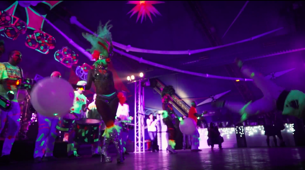 evento-fluor-neon-barcelona-marca-condal1.png