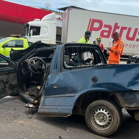 Acidente na BR 116: casal sofre ferimentos em colisão entre caminhonetes