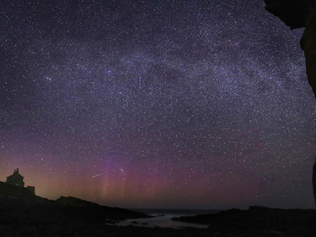 Céu de julho se despede com espetáculo de duas chuvas de meteoros