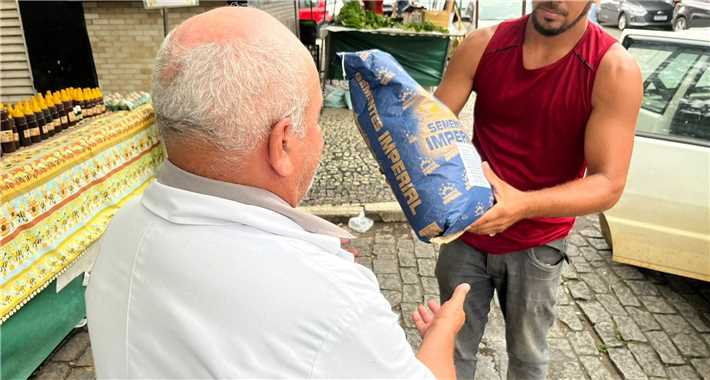 Prefeitura de Leopoldina realiza distribuição de sementes para fortalecer a agricultura familiar