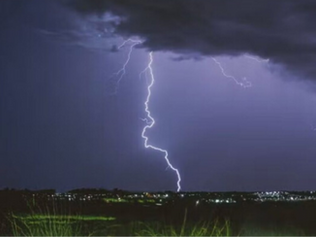 O verão está chegando: chuvas intensas, temperaturas elevadas e cuidados essenciais para sua segurança e para economizar energia