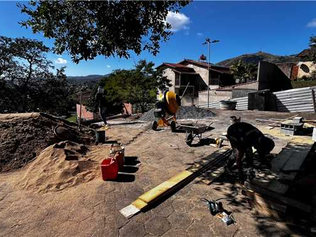 Revitalização da Praça do Vale do Sol avança com nova etapa de pavimentação em Leopoldina