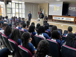 Prefeitura de Leopoldina encerra programação do Maio Amarelo com palestra educativa para estudantes