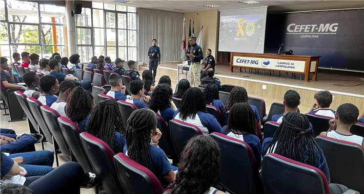 Prefeitura de Leopoldina encerra programação do Maio Amarelo com palestra educativa para estudantes