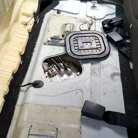 PRF encontra armas escondidas em tanque de combustível de veículo