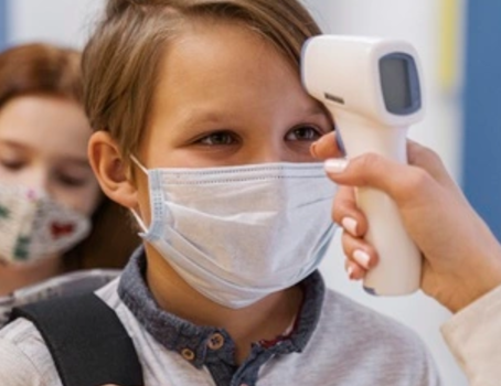 Minas já distribuiu 100% das doses para imunizar trabalhadores da educação