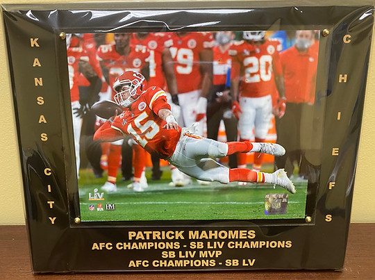 Mahomes pass.jpg