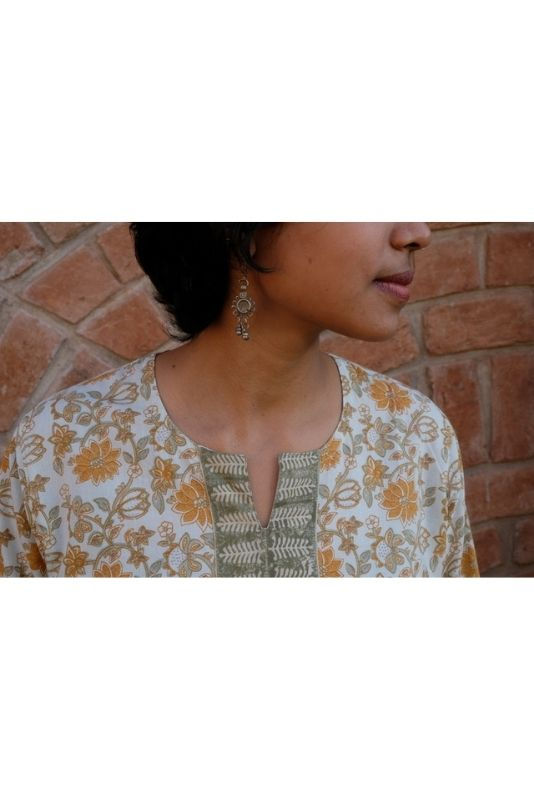 Thumbnail: Kumbaya: Summer Flowers Long Kurta Neck View