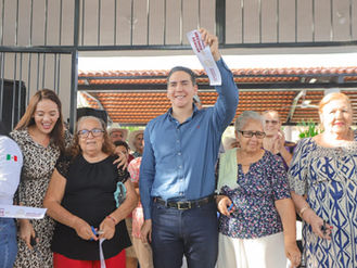 Héctor Santana y Margui Zúñiga inauguran Casa de la Tercera Edad en Los Sauces