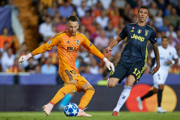 Neto and Mario Mandzukic