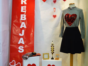 LOS ALUMNOS DE COMERCIO PREPARAN SU AULA POR SAN VALENTÍN.