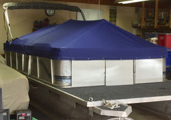Pontoon Cover to the Rail