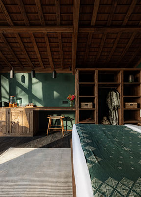 hidden-villa-ubud-jungle-kabin-king-bed-interior