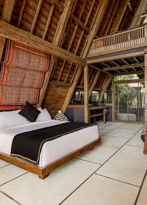 romantic-getaway-ubud-bali-jungle-villa