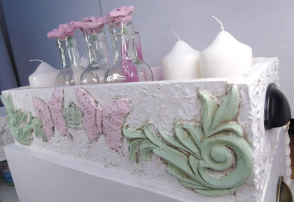 Декоративна дървена винтидж поставка, тебеширени бои