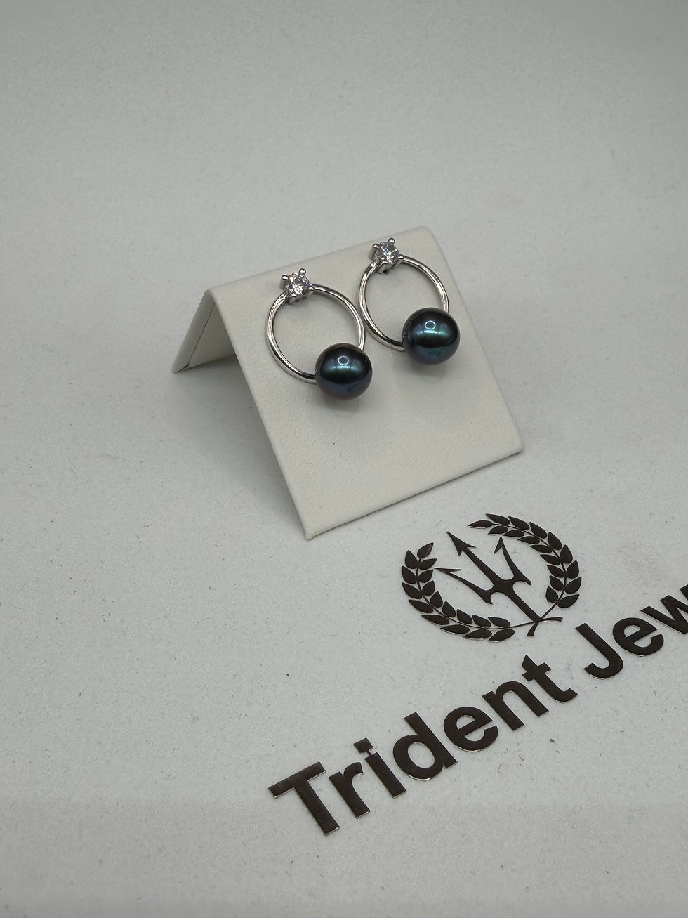 Thumbnail: Black Sparkling Rings