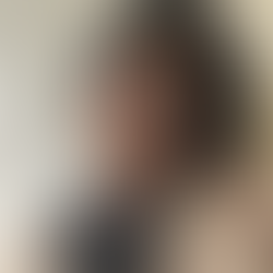 Image of Teryn with a side Pony and white sunglasses.