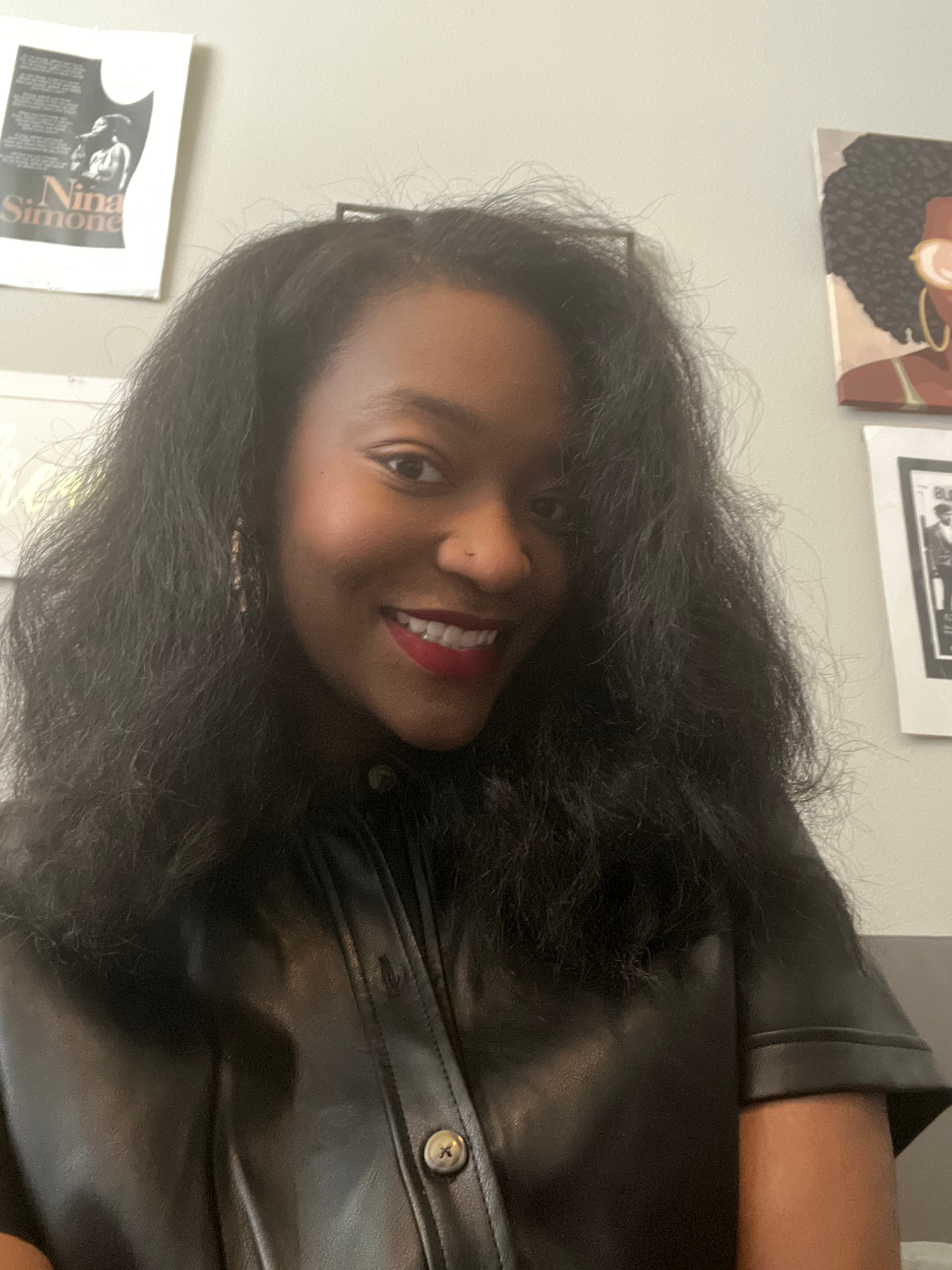 Image of Teryn with a blowout/the Solange and a red lip.