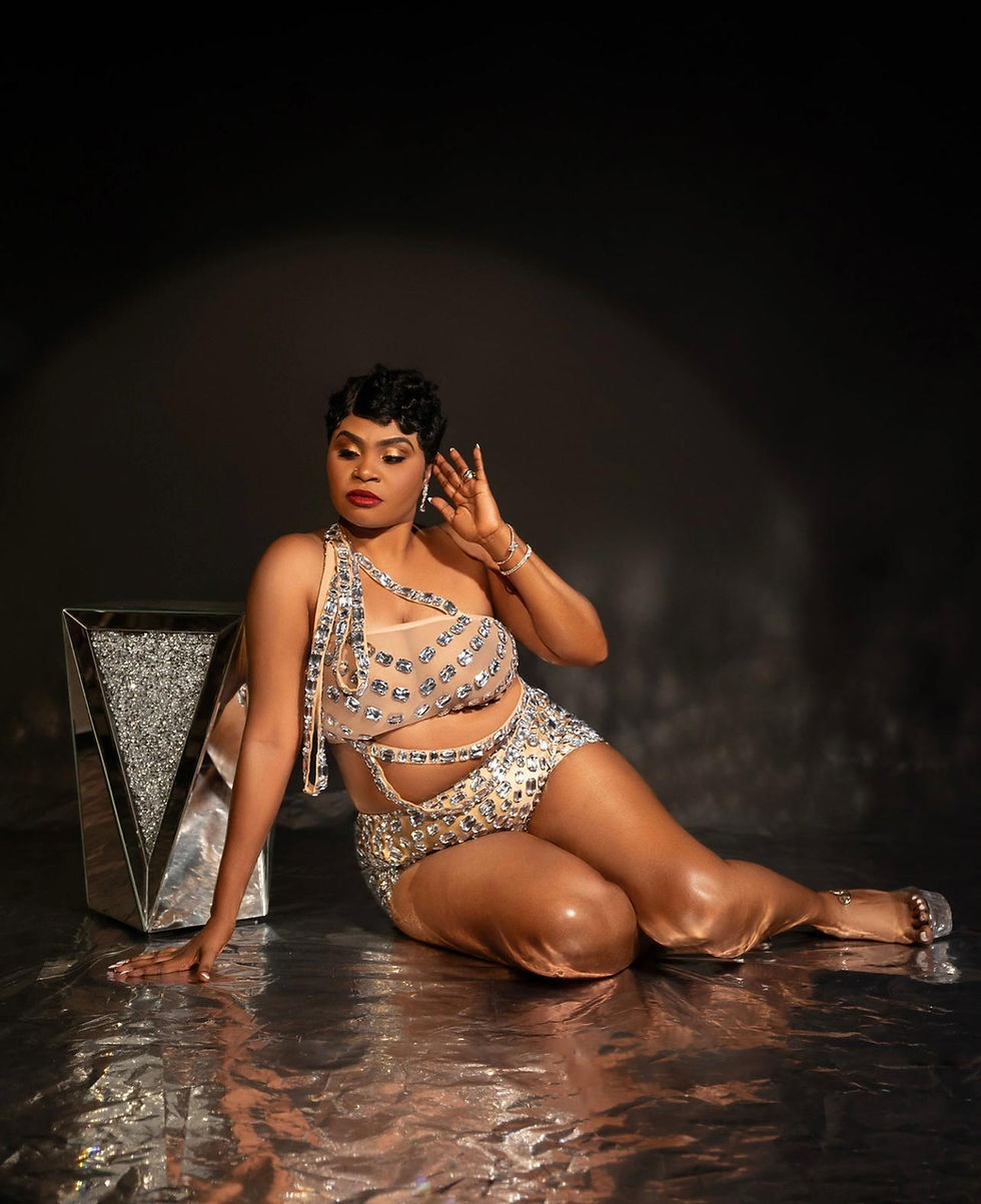 Thumbnail: Mimie Glamorous Two-piece Shorts Set 