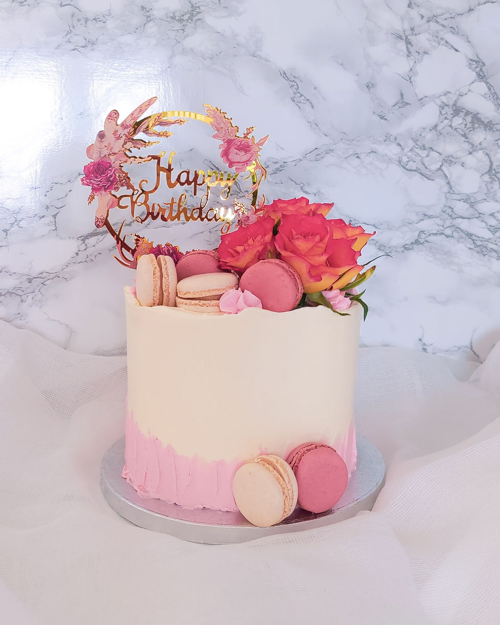 Flowers and macaroon cake
