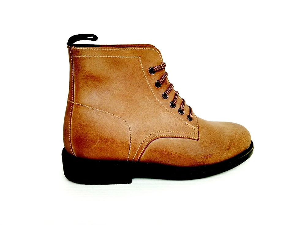Miniature : Botas alentejanas ideais para aventuras off-road, garantindo conforto, estabilidade e segurança durante toda a caminhada