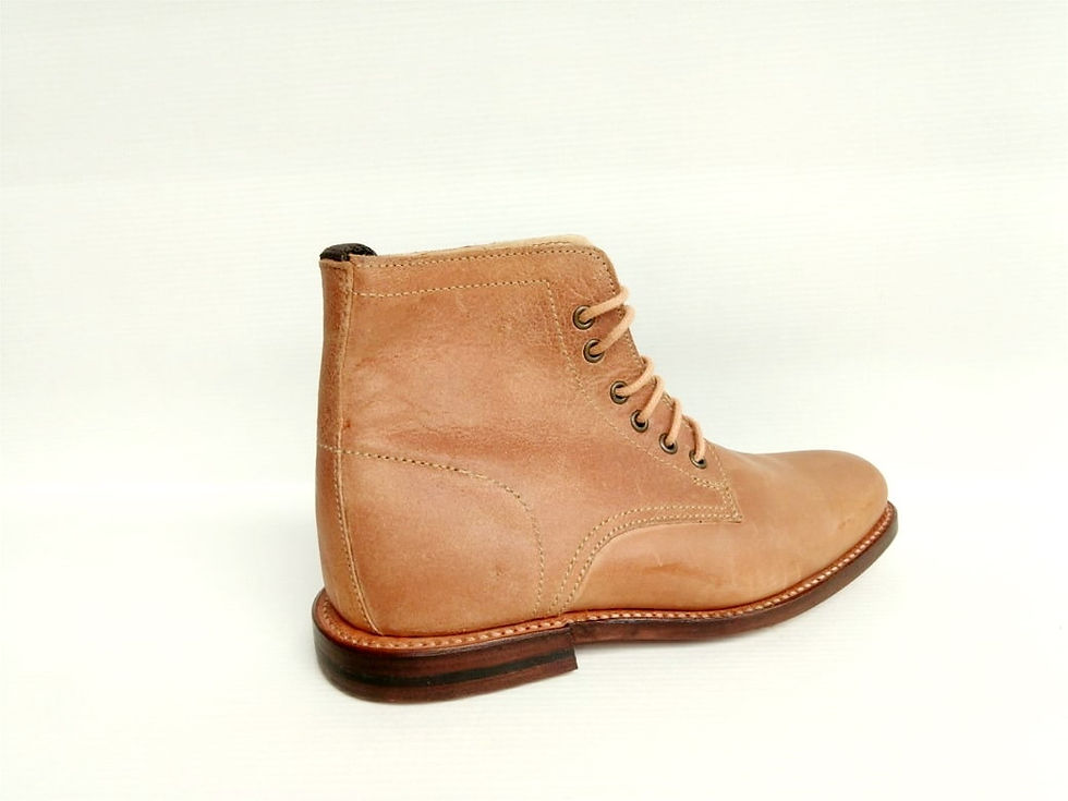 Thumbnail: Feitas à mão em couro, as botas alentejanas não são apenas elegantes, mas também incrivelmente duráveis