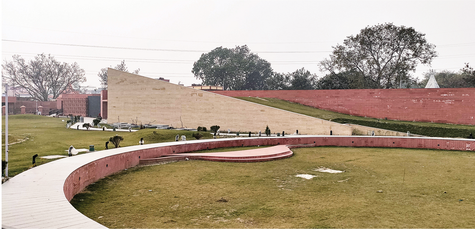 3_Sunked in Amphitheatre with an overlokking multifunctional terrace