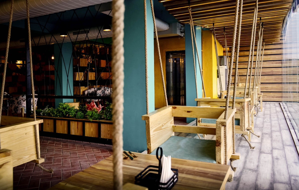 swing sitting area_.JPG