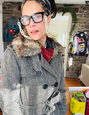 Jonene Vibing around the NoName Gallery