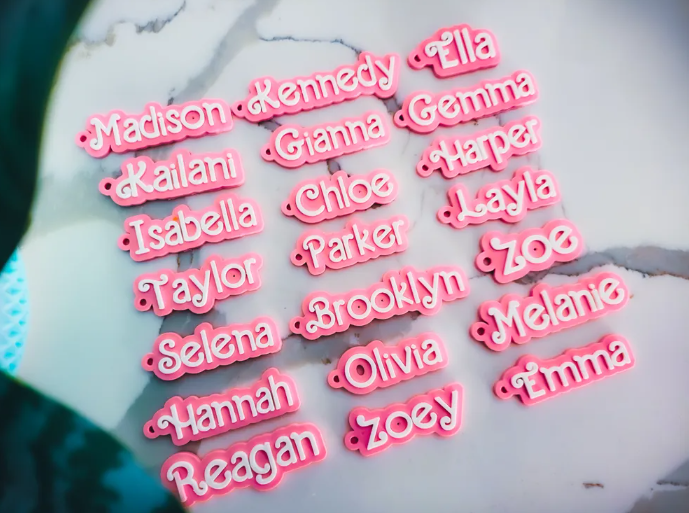 Μικρογραφία: custom keychain name in barbie style